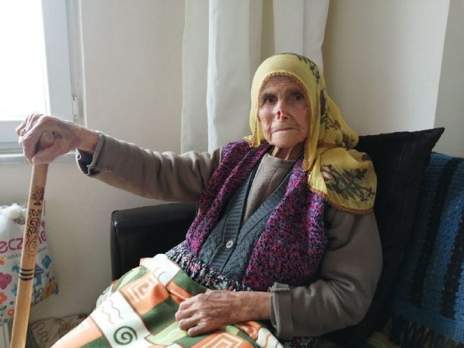 93 yaşındaki Şerife nineden aşı olun çağrısı