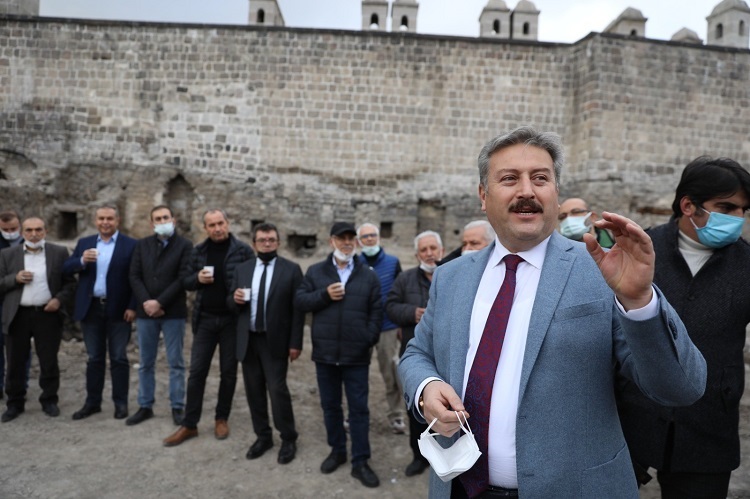 500 yıllık tarihi Gön Hanı yeniden canlanıyor