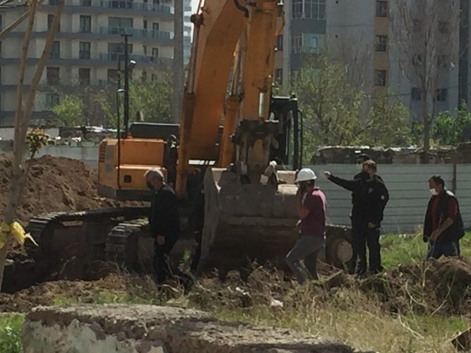 İnşaat kazısında tarihi eser bulunduğu ihbarı polisi harekete geçirdi