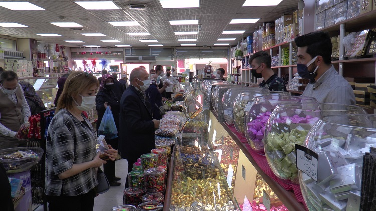 KAPANMA KARARINA RAĞMEN ŞEKERCİLERDE YOĞUNLUK