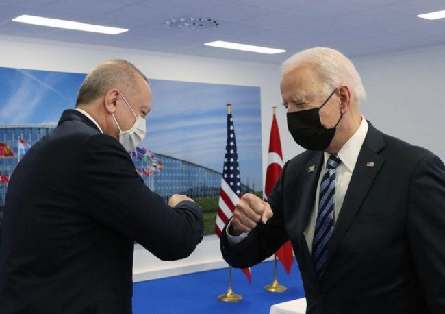 NATO ZİRVESİ’NDE TARİHİ GÖRÜŞME