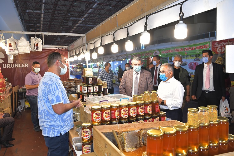 BÜYÜKKILIÇ, YÖRESEL ÜRÜNLER FUARI’NI ZİYARET ETTİ