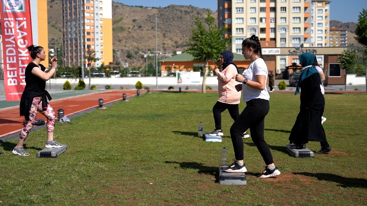 PARKLARDA SABAH SPORU BAŞLADI