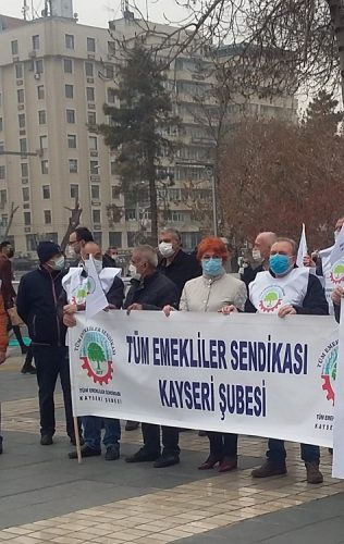 “İNSANCA YAŞAMAK İSTİYORUZ”