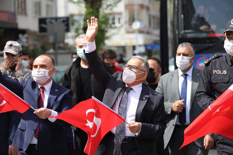 BÜYÜKKILIÇ: “KAYSERİ DEMOKRASİ İÇİN O GECE AYAKTAYDI VE HALEN AYAKTA”