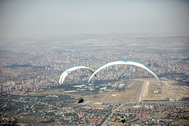 TALAS’TA GÖKYÜZÜ RENGARENK