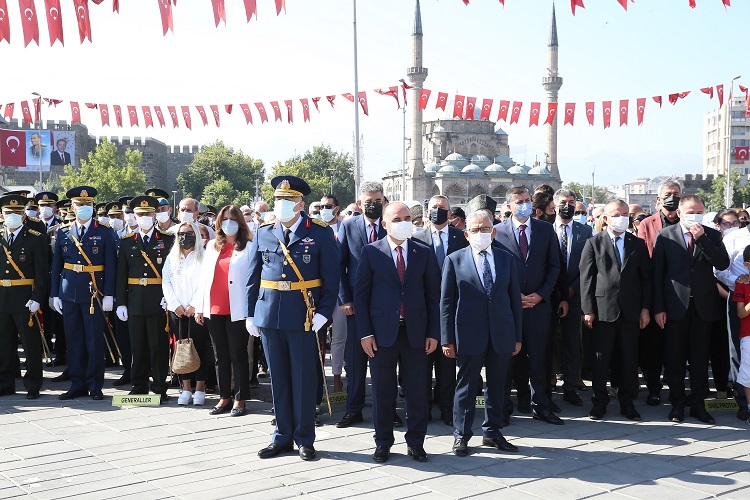 BÜYÜK ZAFER TÖRENLERLE KUTLANDI