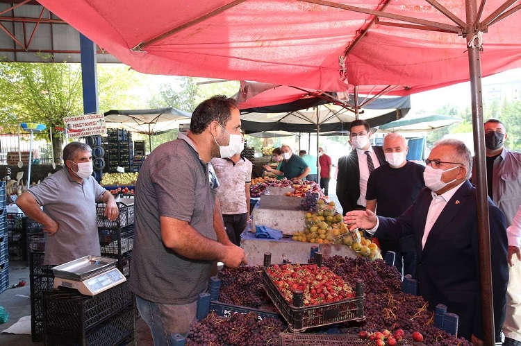 BÜYÜKKILIÇ, ESNAF VE VATANDAŞLA BULUŞTU, AŞIYI HATIRLATTI