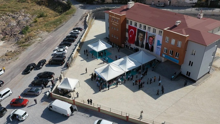 HACILAR’A SAĞLIK MERKEZİ VE ORTAOKUL