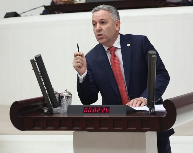 ARIK “İSYANIM BU İKTİDARIN TÜRKÇEYE OLAN DÜŞMANLIĞINA”