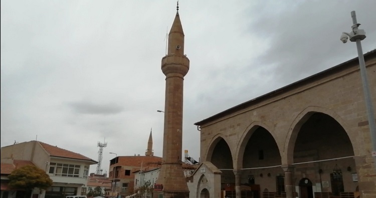 Cami Cemaatinden Minare Uyarısı