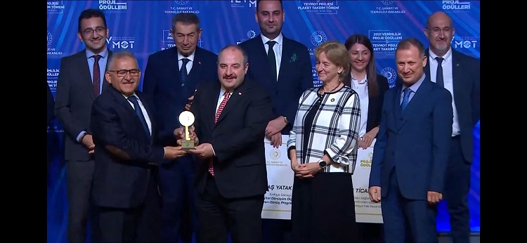 Başkan Büyükkılıç Ödülünü Bakan Varank’ın Elinden Aldı