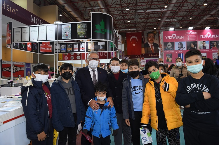4. KAYSERİ KİTAP FUARI, KENDİ REKORUNU KIRARAK KAPANDI