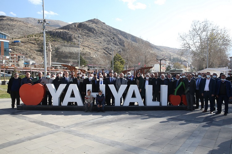 BAŞKAN BÜYÜKKILIÇ, YAHYALI’DA 41 MAHALLE MUHTARI İLE BİR ARAYA GELDİ