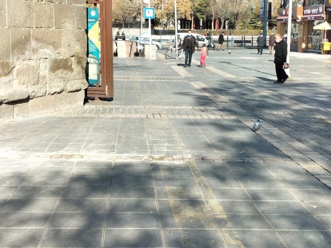 Görme Engelliler için Yapılan ‘Sarı Şeritler’ Bakım İstiyor