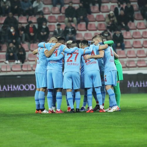 KAYSERİSPOR 9 KİŞİ KALDIĞI MAÇTA ANTALYASPOR’U 2-0 YENDİ