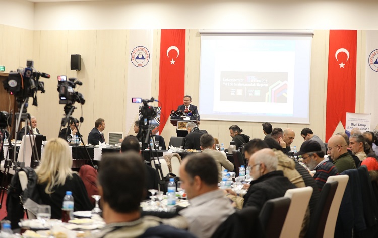 ERÜ Rektörü Çalış, Gazetecilerle Bir Araya Geldi