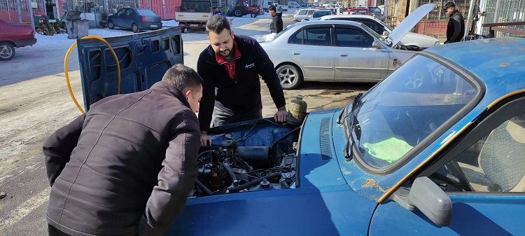 Sanayi kaza yapan ya da çalışmayan arabalarla dolu