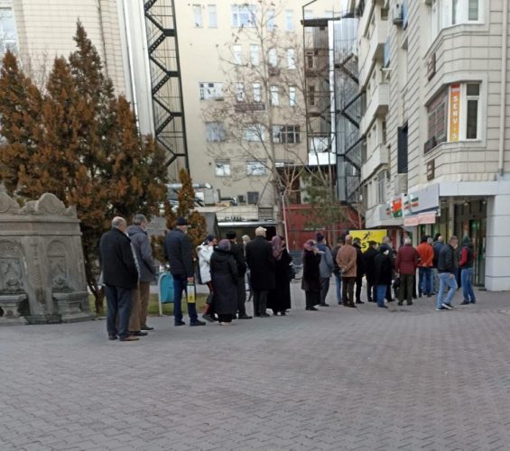 Market önünde indirim  “Yağ” kuyruğu
