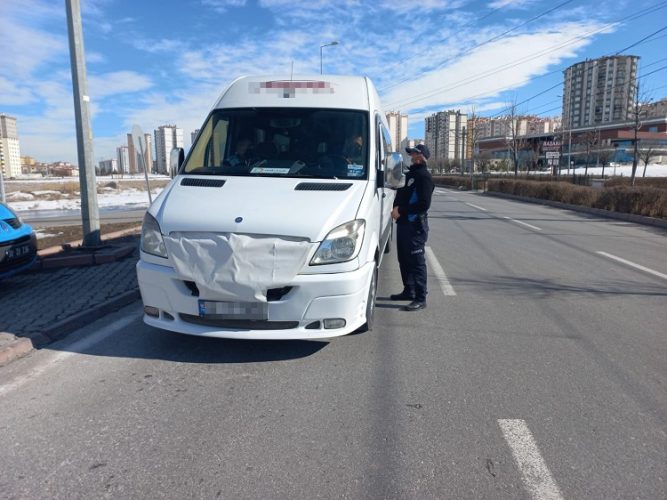 Zabıta, öğrenci ve personel servis araçları ile taksileri denetledi