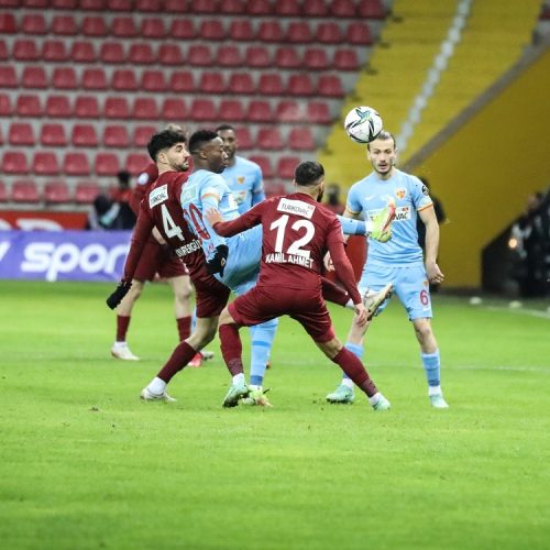 KAYSERİSPOR 2-0 ÜSTÜNLÜĞÜ KORUYAMADI VE SON DAKİKADA YIKILDI: 2-3