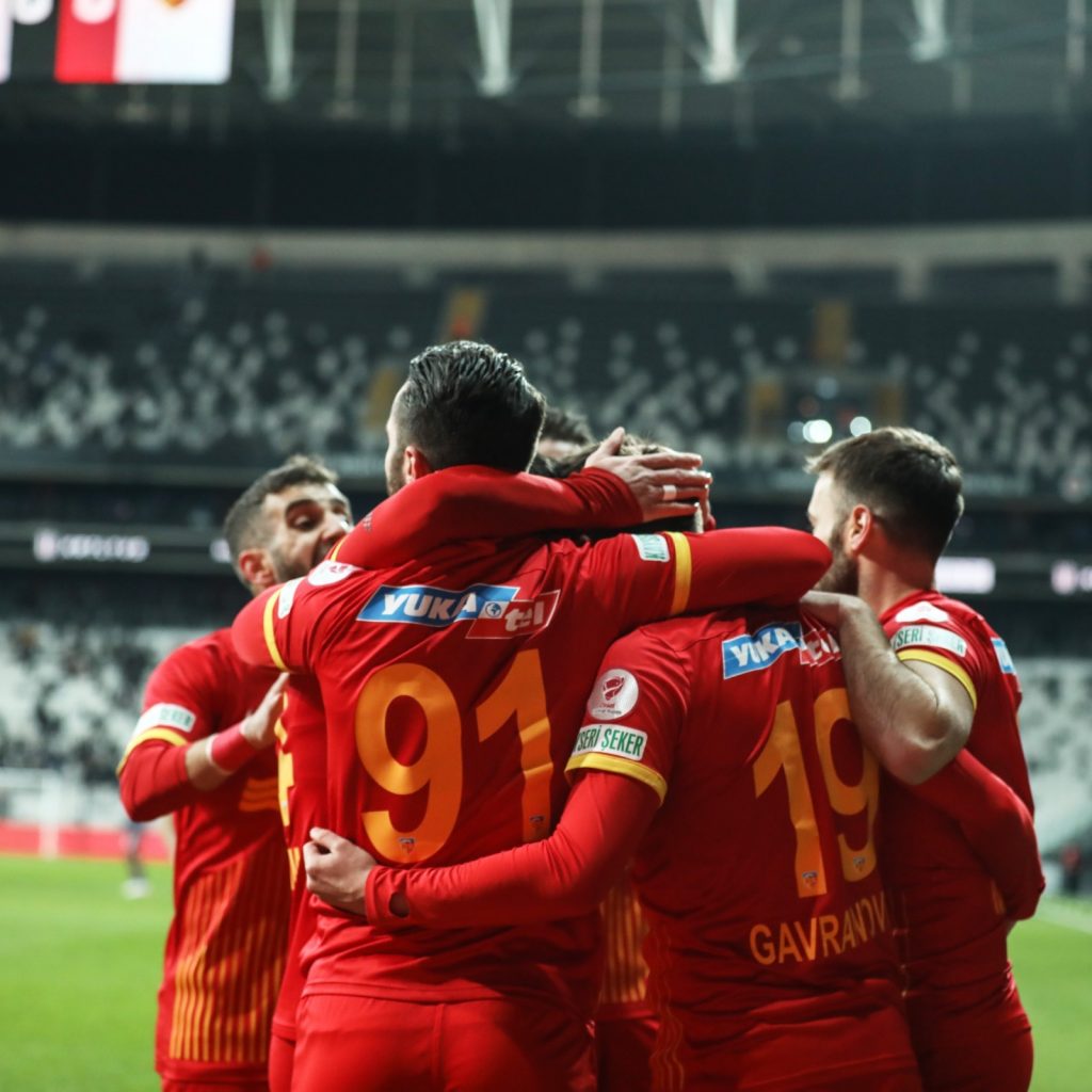 Kayserispor Beşiktaş’ı (2-1 ) geçti, yarı finale yükseldi