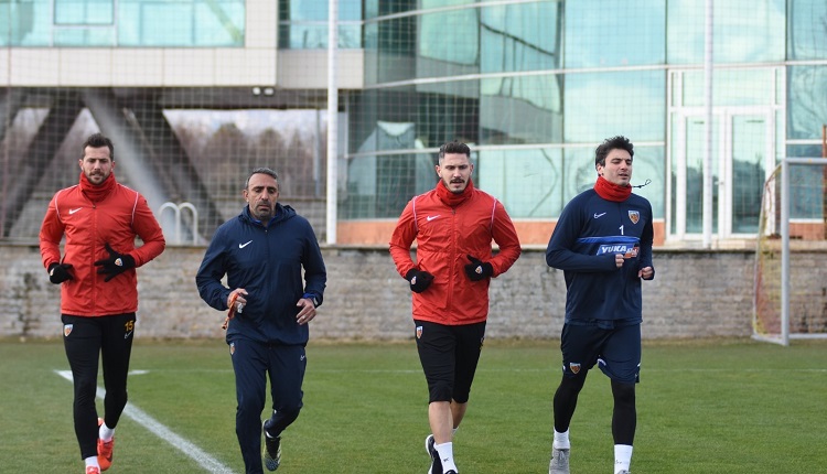 Teknik Direktör Hikmet Karaman: “Pazartesi oynayacağımız Alanyaspor maçına odaklandık”