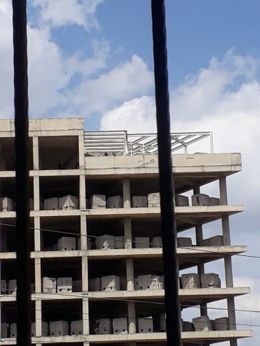 Yabancı uyruklu kişi inşaatta asılı halde bulundu