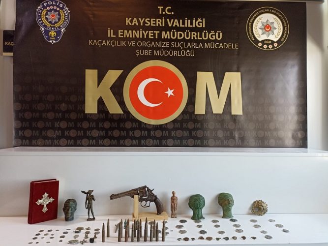 Tarihi eser kaçakçısı yakalandı