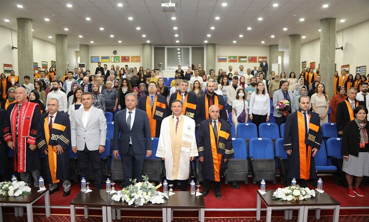 ERÜ Turizm Fakültesi 13. Dönem Mezunlarını Verdi