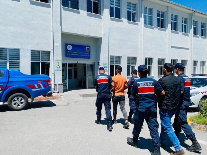 Suriye’de terör faaliyetinde bulunan 2 şüpheli Kayseri’de yakalandı