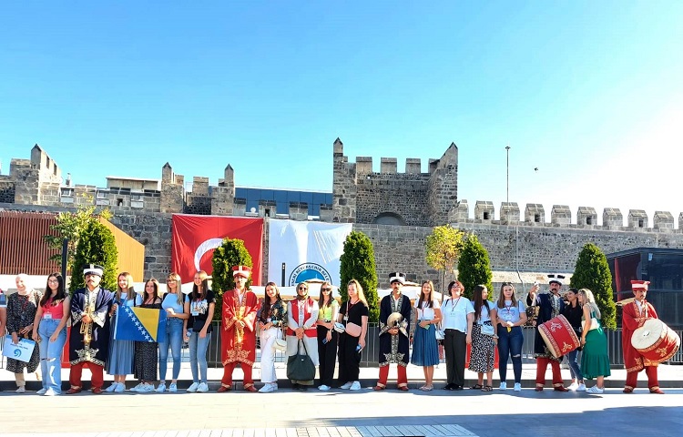 Bosna Hersek’li öğrenciler Kayseri’de Türkçe öğreniyor