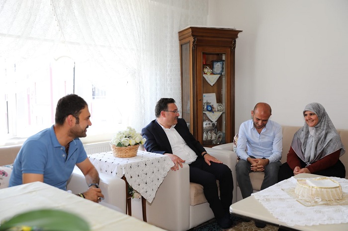 Vali Çiçek şehit ailelerini ziyaret etti