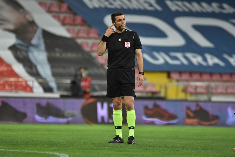 İLK HAFTANIN HAKEMLERİ AÇIKLANDI: BEŞİKTAŞ-KAYSERİSPOR MAÇINI ÜMİT ÖZTÜRK YÖNETECEK