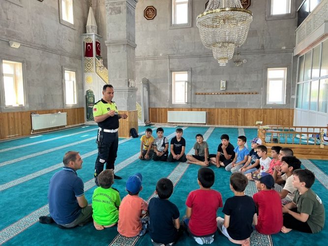 Jandarmadan bin 456 öğrenciye trafik eğitimi