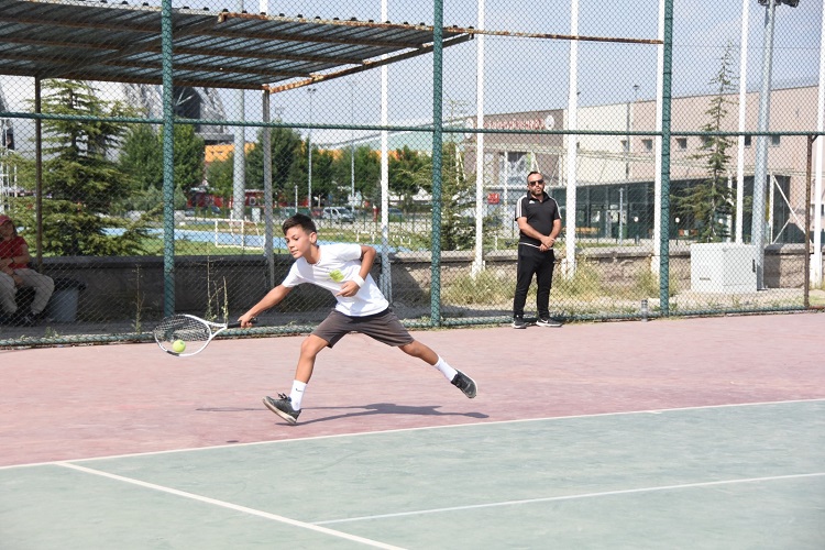 30 Ağustos Tenis turnuvası devam ediyor