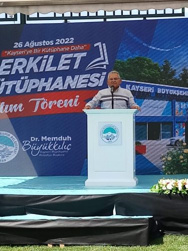 Kütüphane açılışında gençlere müjdeler