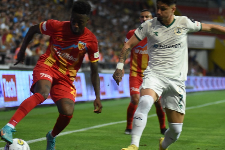 Kayserispor 3 puanı 3 golle aldı: 3-0