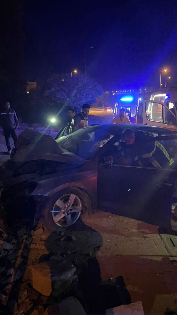 Otomobil istinat duvarına çarptı: 1 ölü 3 yaralı