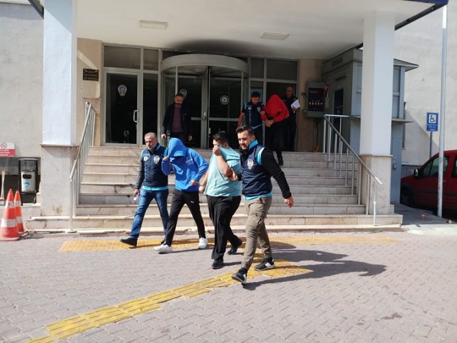 Başkası adına  kredi kullanan şüpheliler, kefaletle serbest kaldı