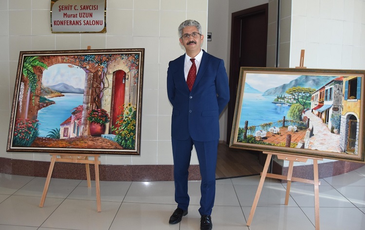 Hobi olarak resme başladı kendi sergisini açtı