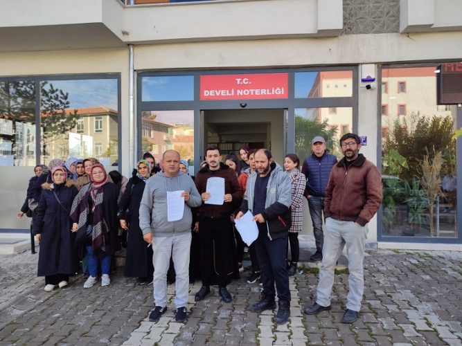2 buçuk aydır maaş alamayan fabrika işçileri iş bıraktı