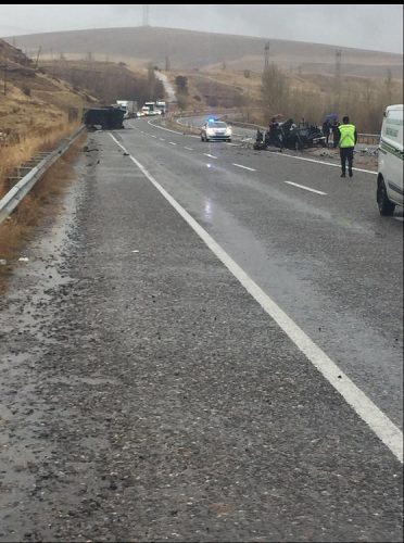 Kayseri-Malatya yolunda feci kaza: 2 Yaralı