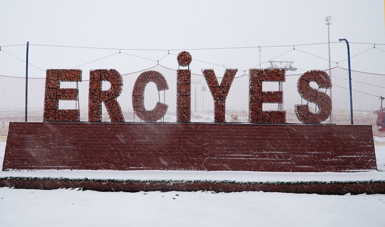 Erciyes’ten güzel haber: Zirvede kar kalınlığı 6 santimetre