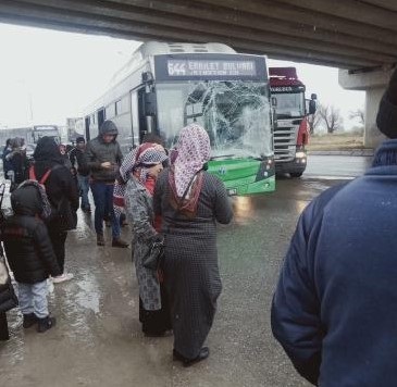 ALT GEÇİTTE KAZA : 2 YARALI