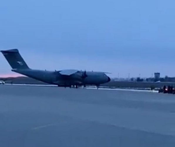 Ukrayna’da mahsur kalan 2 uçak Kayseri’ye indi