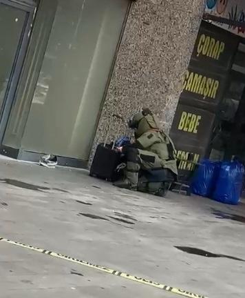 Pasaj girişinde şüpheli valiz paniği