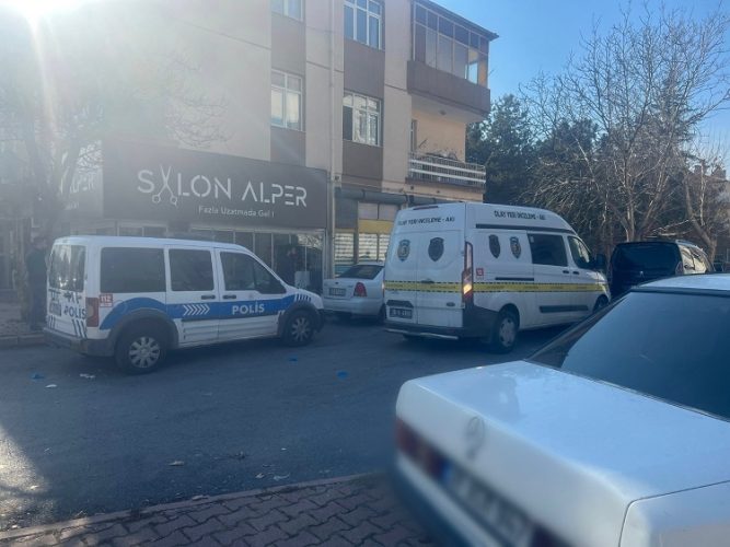 Evinde ölü bulundu
