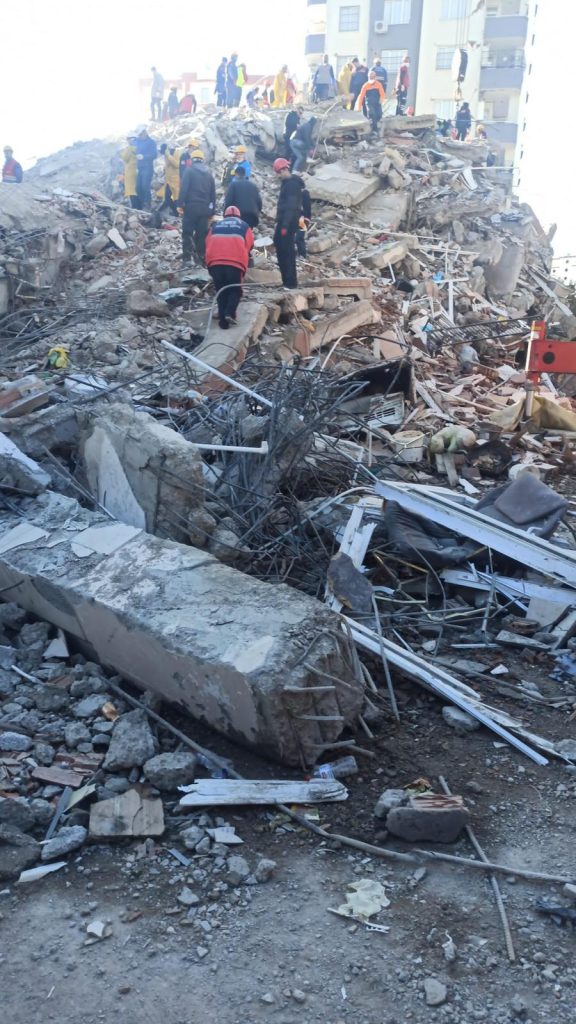 Cumhurbaşkanı Erdoğan: Depremzede ailelere 10’ar bin lira verilecek, ölü sayısı artıyor