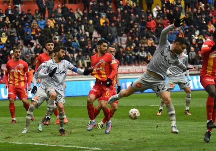 Kayserispor evinde Başakşehir’i 1-0 yendi